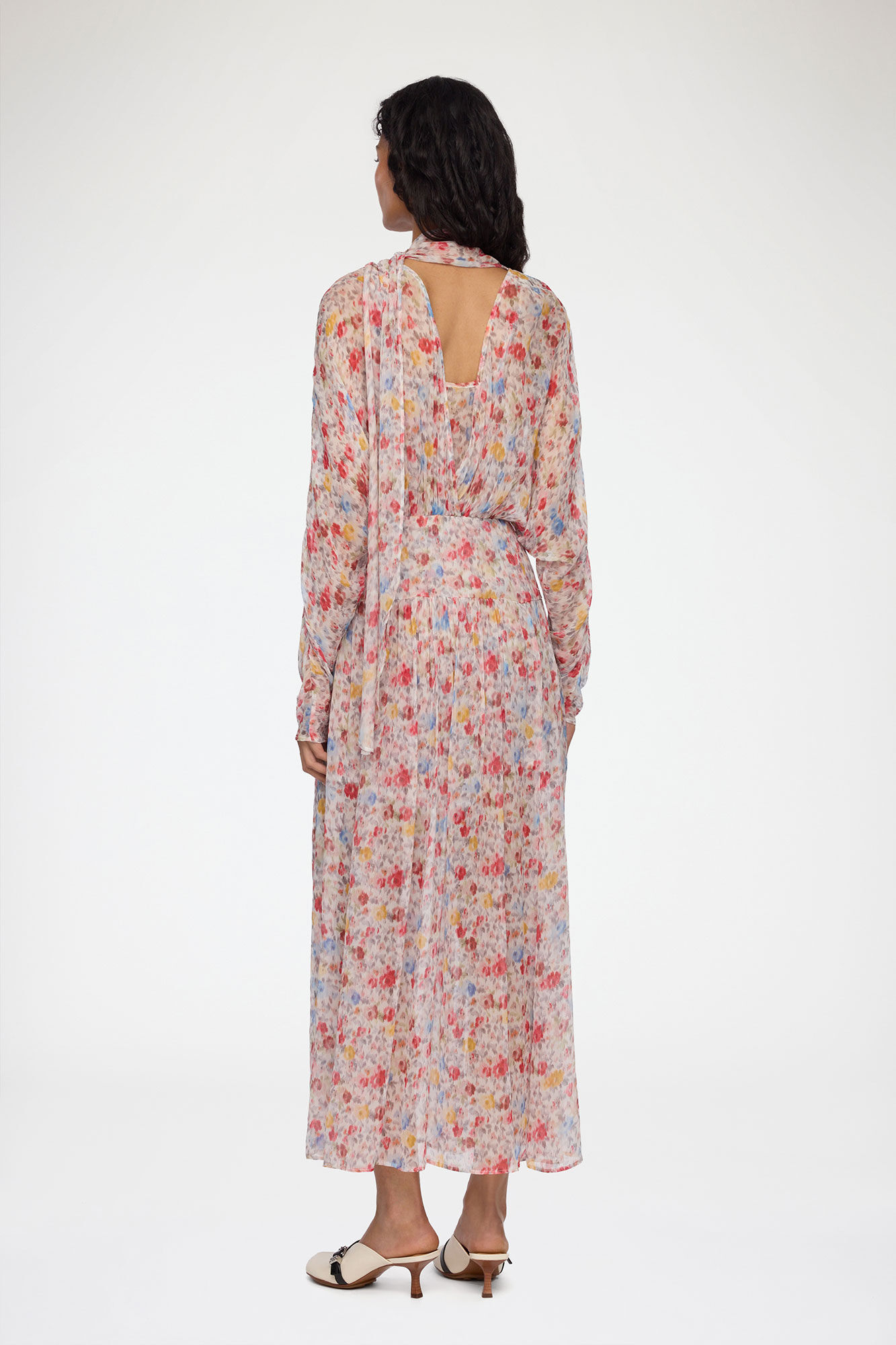 Kjole i blomsterprintet silke, Organic Wool, in colour Multicolour - 2 - GANNI