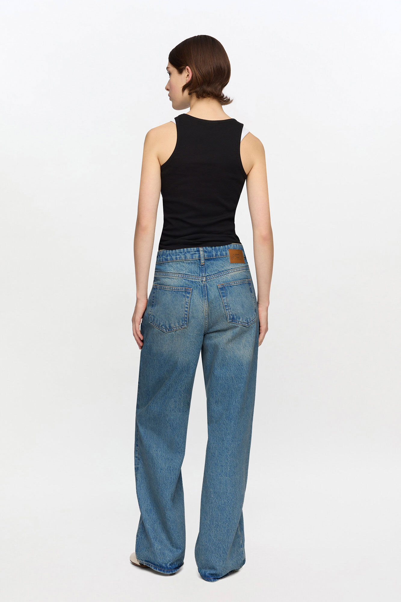 Izey Jeans in Tint Rigid Denim, Organic Cotton, in colour Mid Blue Vintage - 2 - GANNI