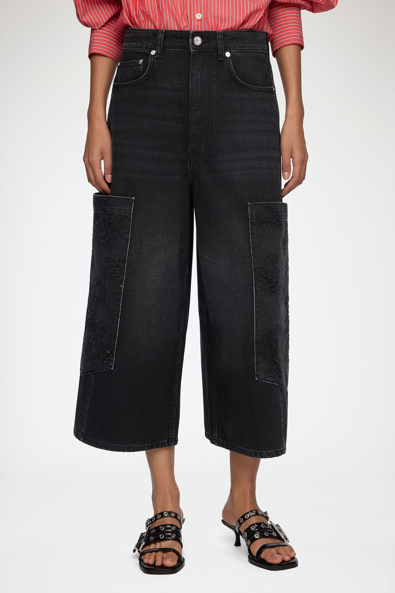 Cropped cargo jeans i sort denim, Organic Cotton, in colour Black Washed - 2 - GANNI