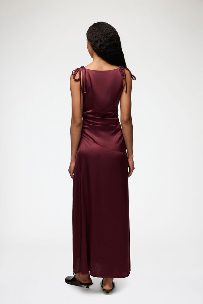 Dress in Red Satin, Port Royale