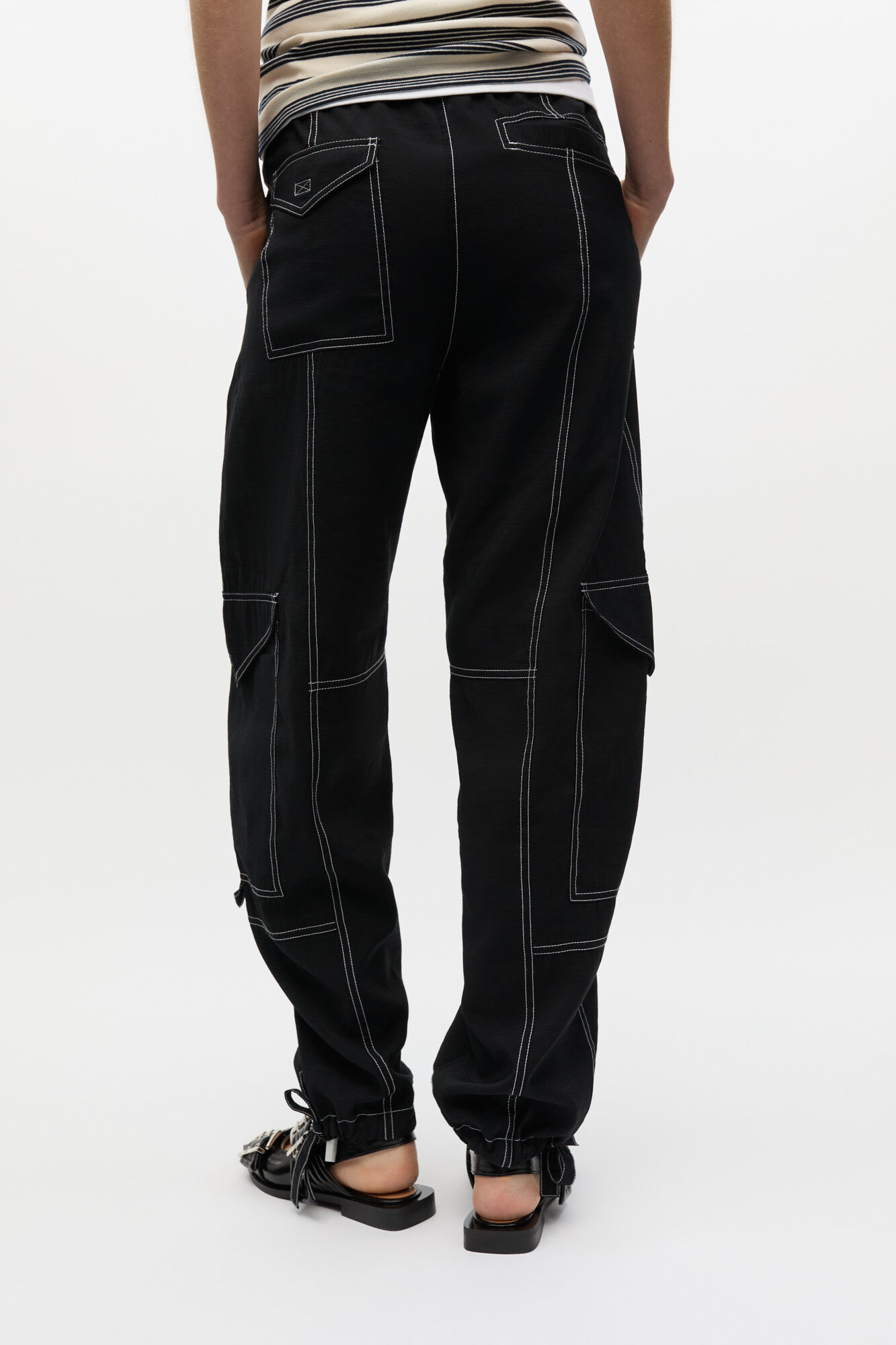 Pantalon à poches en slub léger, LENZING™ ECOVERO™, in colour Black - 2 - GANNI