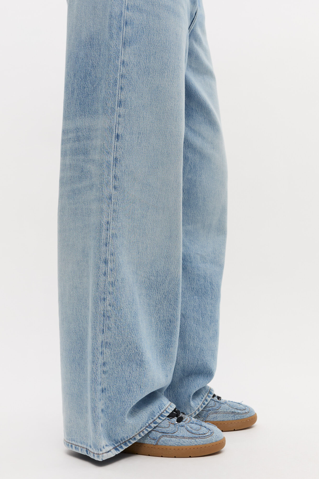 08 Denim Sneakers in Raw Edge, Cotton, in colour Light Blue Vintage - 2 - GANNI