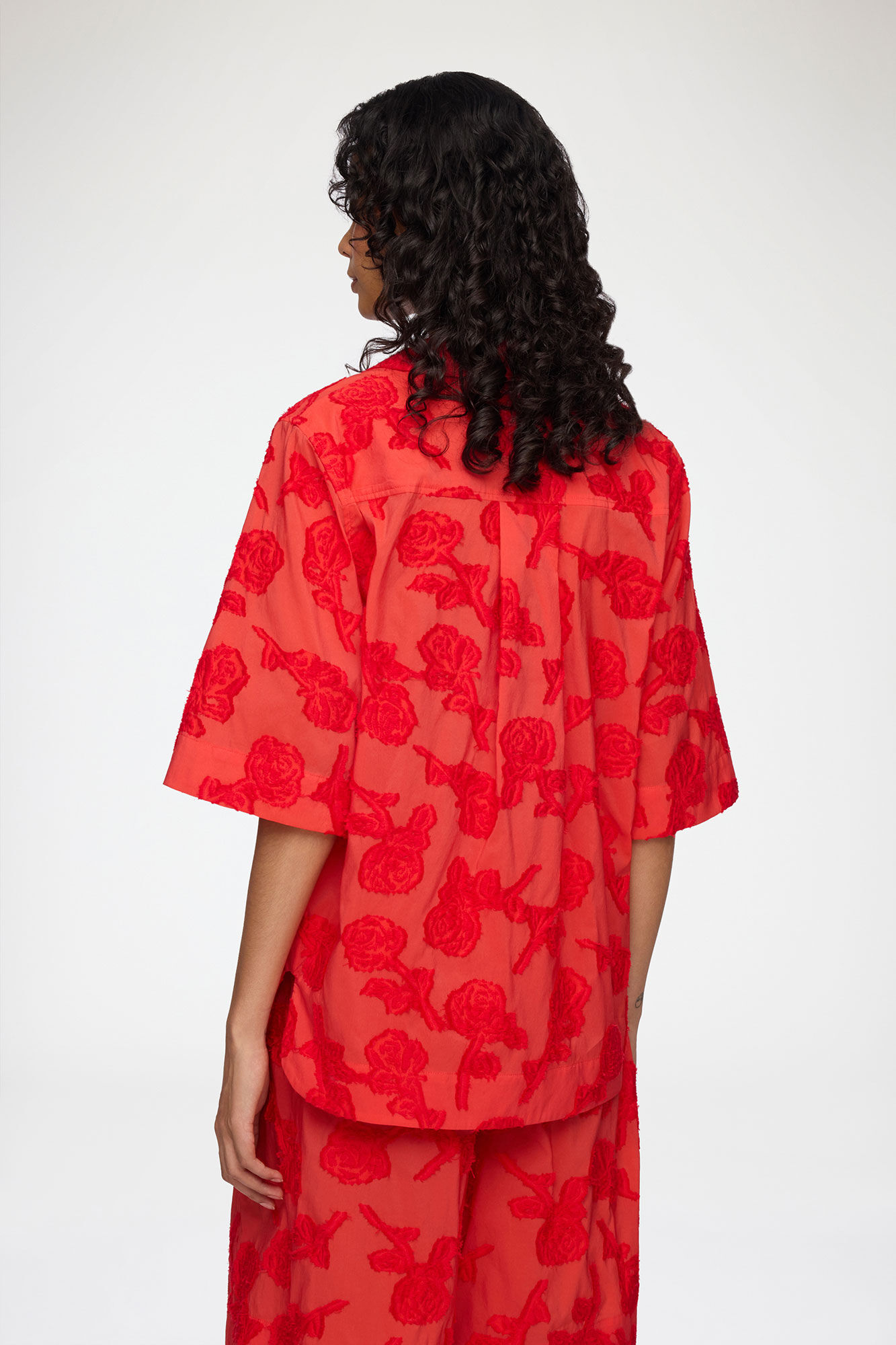 Shirt in Red Fil Coupe, Recycled Cotton, in colour Fiery Red - 3 - GANNI