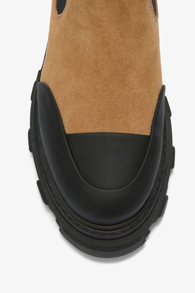 Low Chelsea Boots in Suede Brown, Cognac