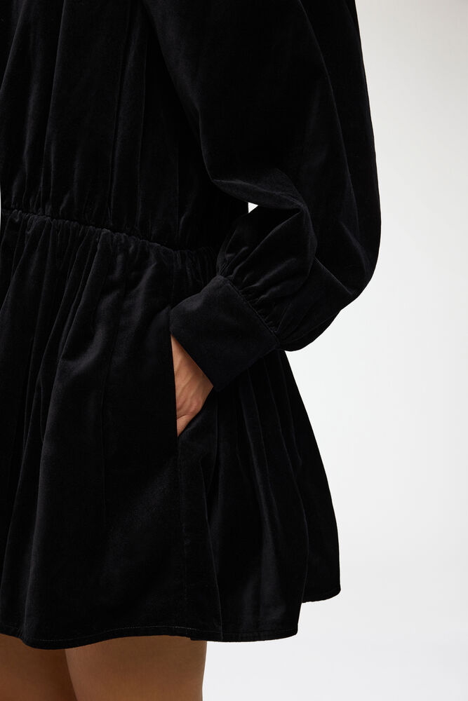 Dress in Black Velvet, Black