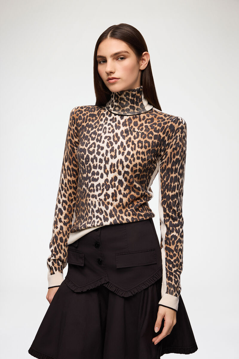 Rollkragenpullover in Leopard, Merino Wool, in colour Almond Milk - 1 - GANNI