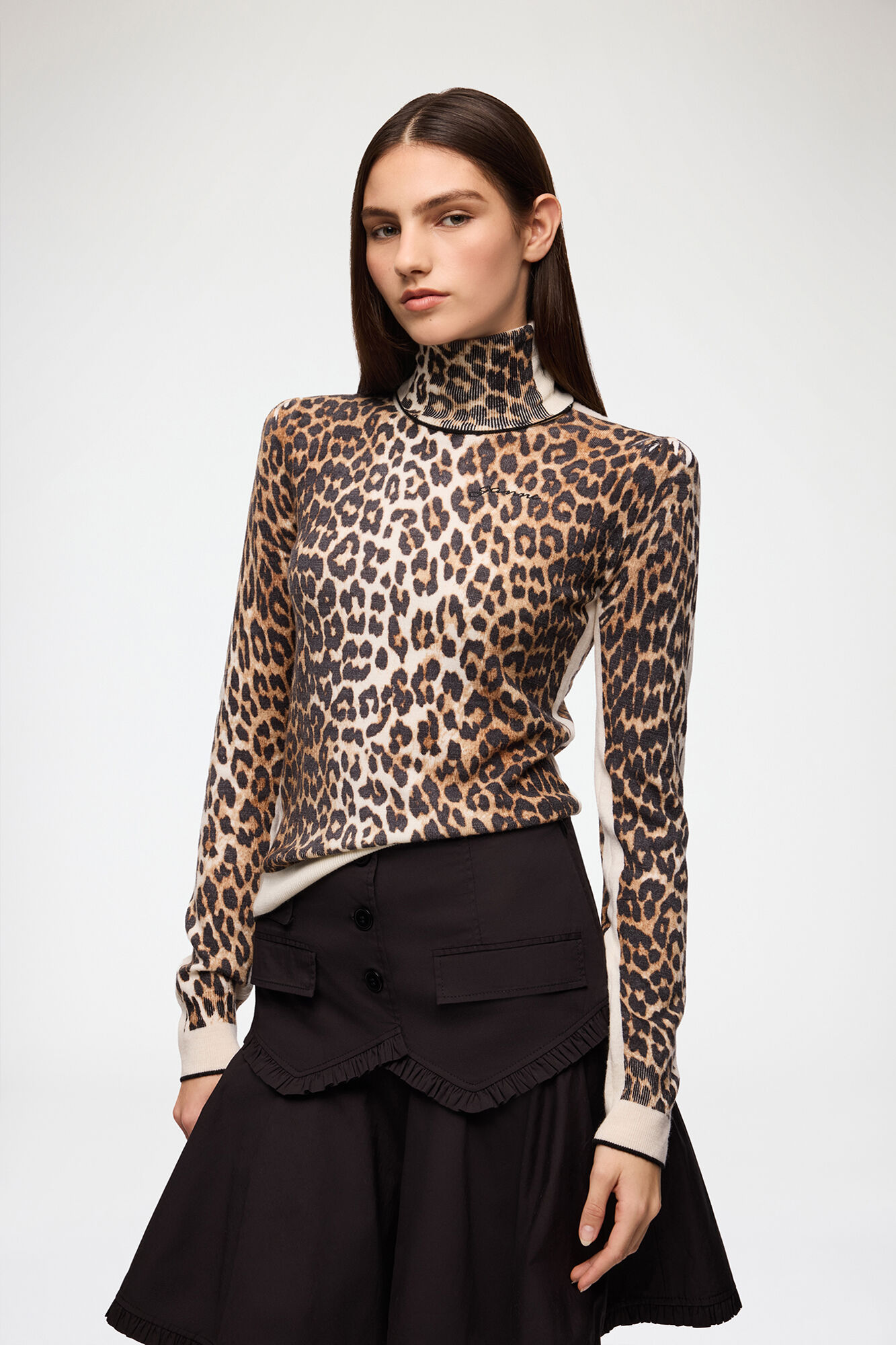 Rollkragenpullover in Leopard, Merino Wool, in colour Almond Milk - 1 - GANNI