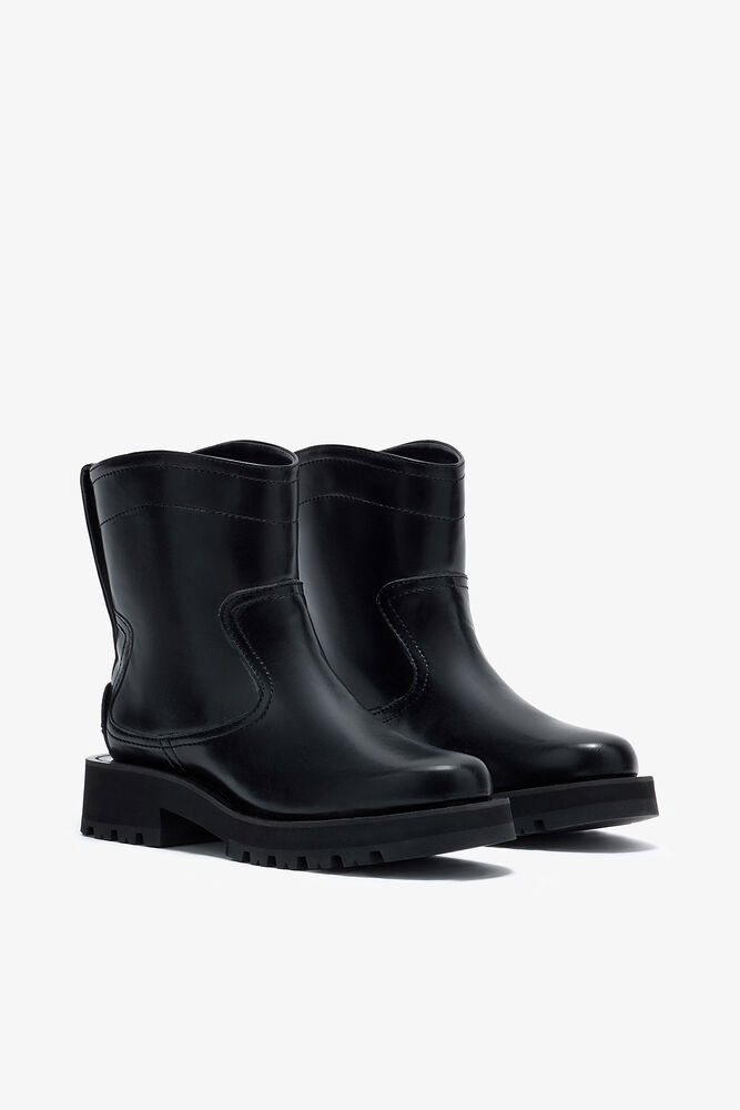 Low Boots in Black Oleatex, Black