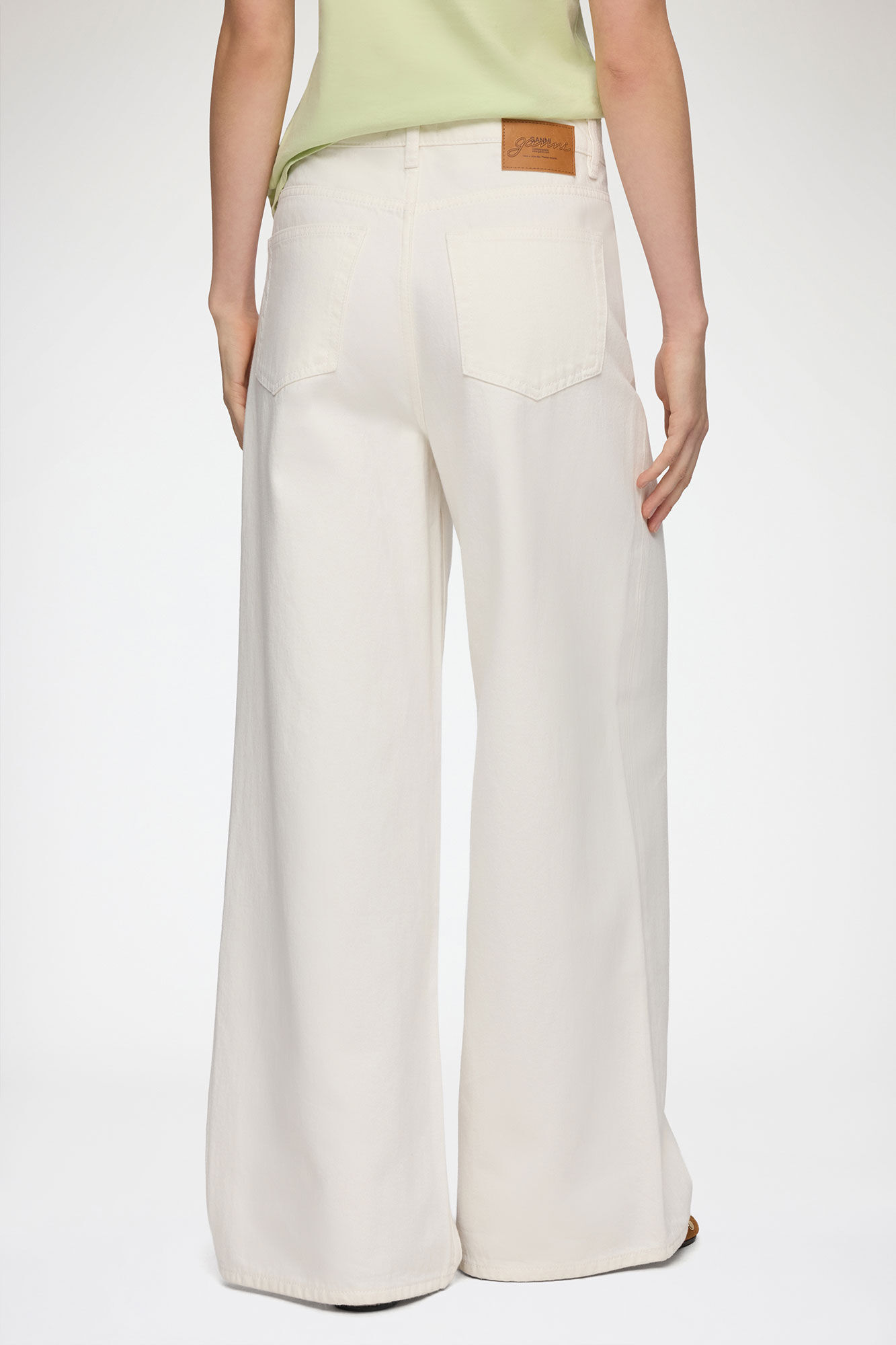 Lari Straight Jeans in White Denim, Organic Cotton, in colour Bright White - 3 - GANNI
