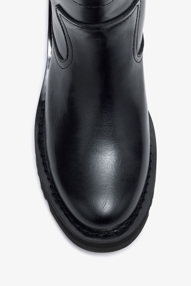Low Boots in Black Oleatex, Black