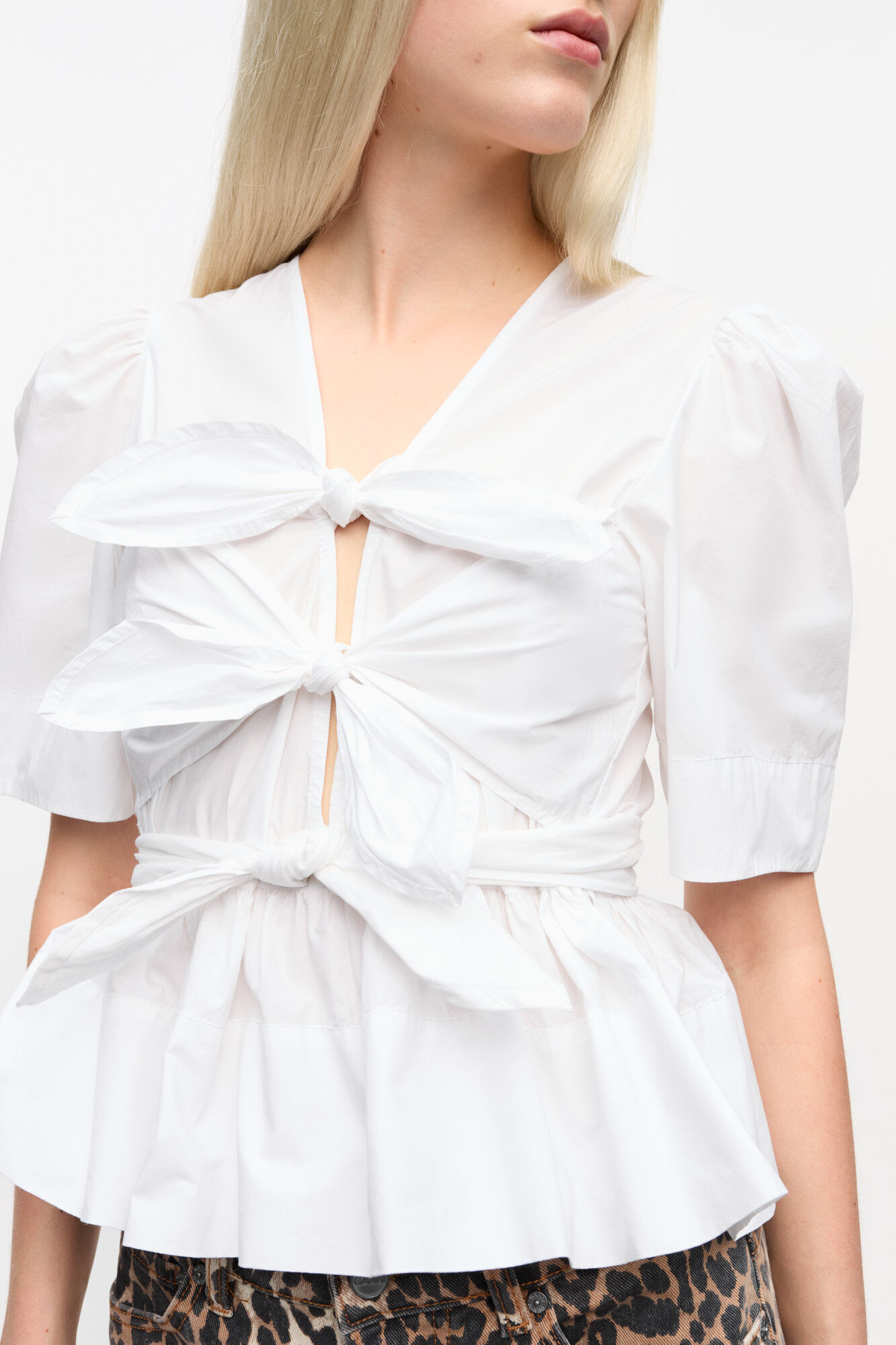 ホワイトウォッシュ ストレッチコットン タイストラップ ブラウス, Organic Cotton, in colour Bright White - 4 - GANNI