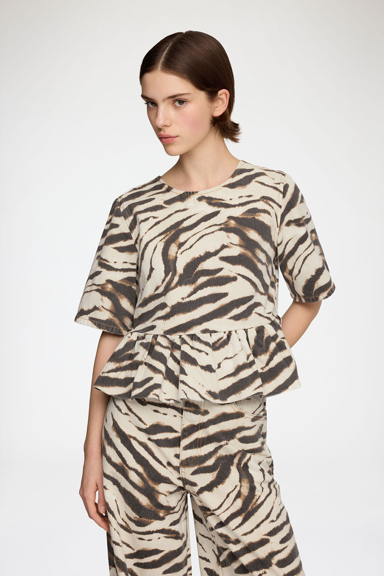 Top in Zebra Denim, Organic Cotton, in colour Egret - 1 - GANNI