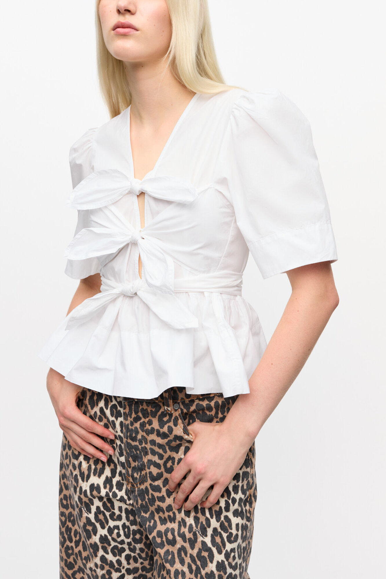 ホワイトウォッシュ ストレッチコットン タイストラップ ブラウス, Organic Cotton, in colour Bright White - 1 - GANNI