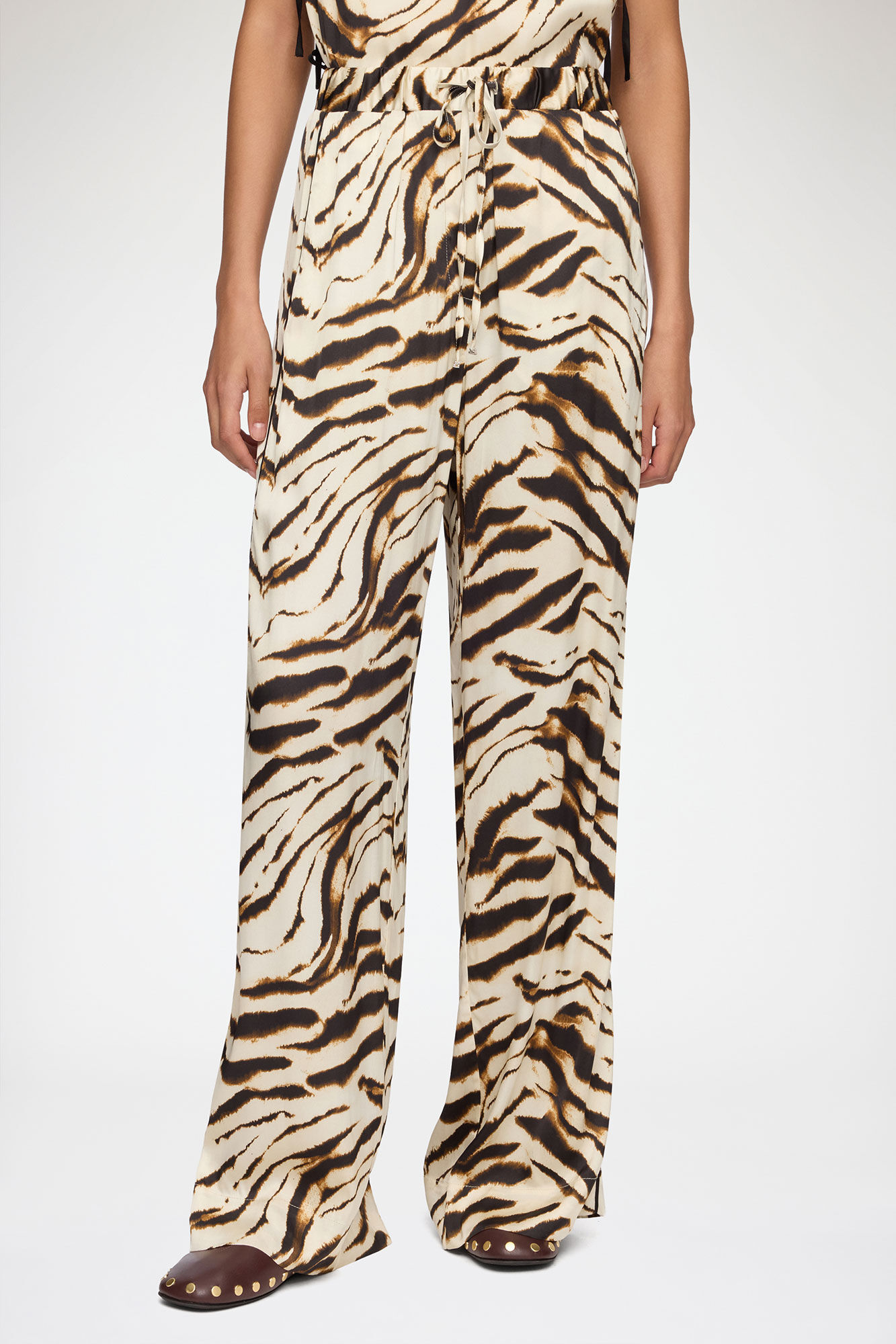 Bukser i zebra satin, Viscose, in colour Egret - 2 - GANNI