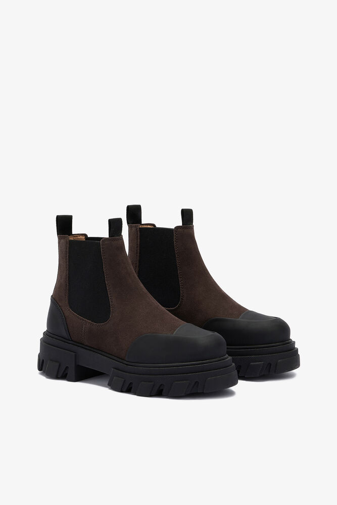 Cleated Low Chelsea Boots in Brown, Chicory Coffee