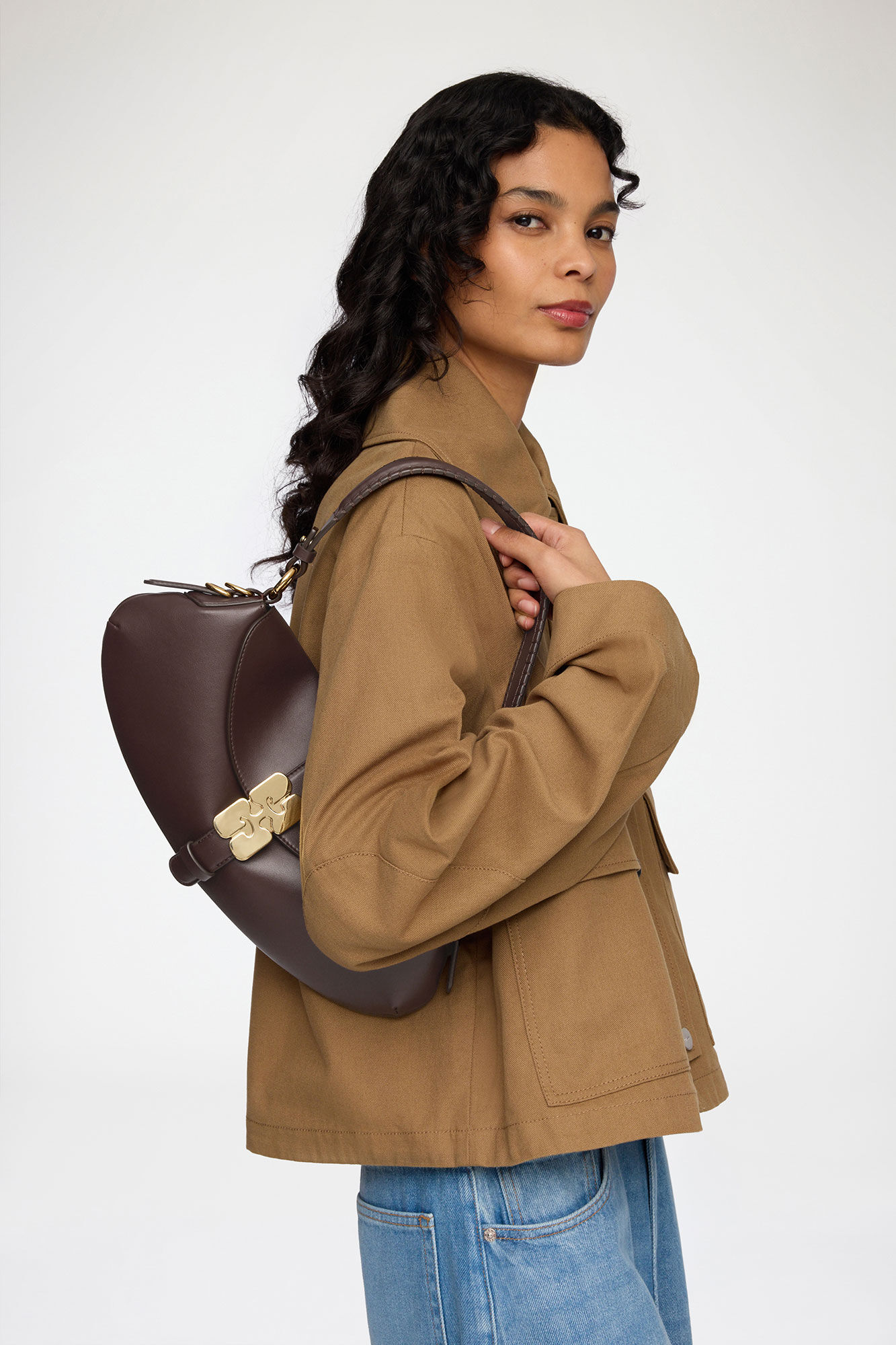 B-Kat Tasche in Braun, Recycled Leather, in colour Chicory Coffee - 2 - GANNI
