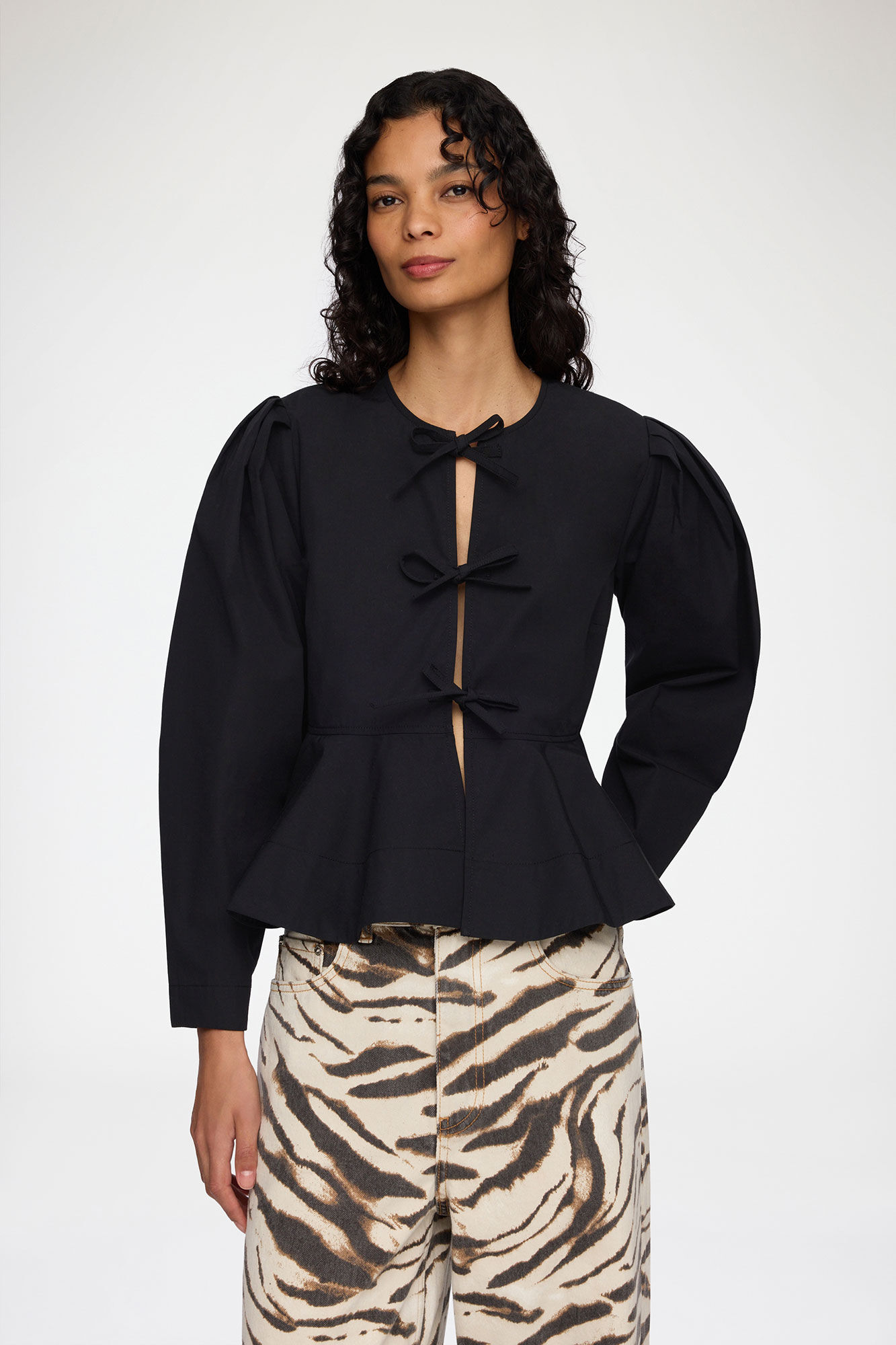 Blouse in Cotton Poplin, Organic Cotton, in colour Black - 1 - GANNI
