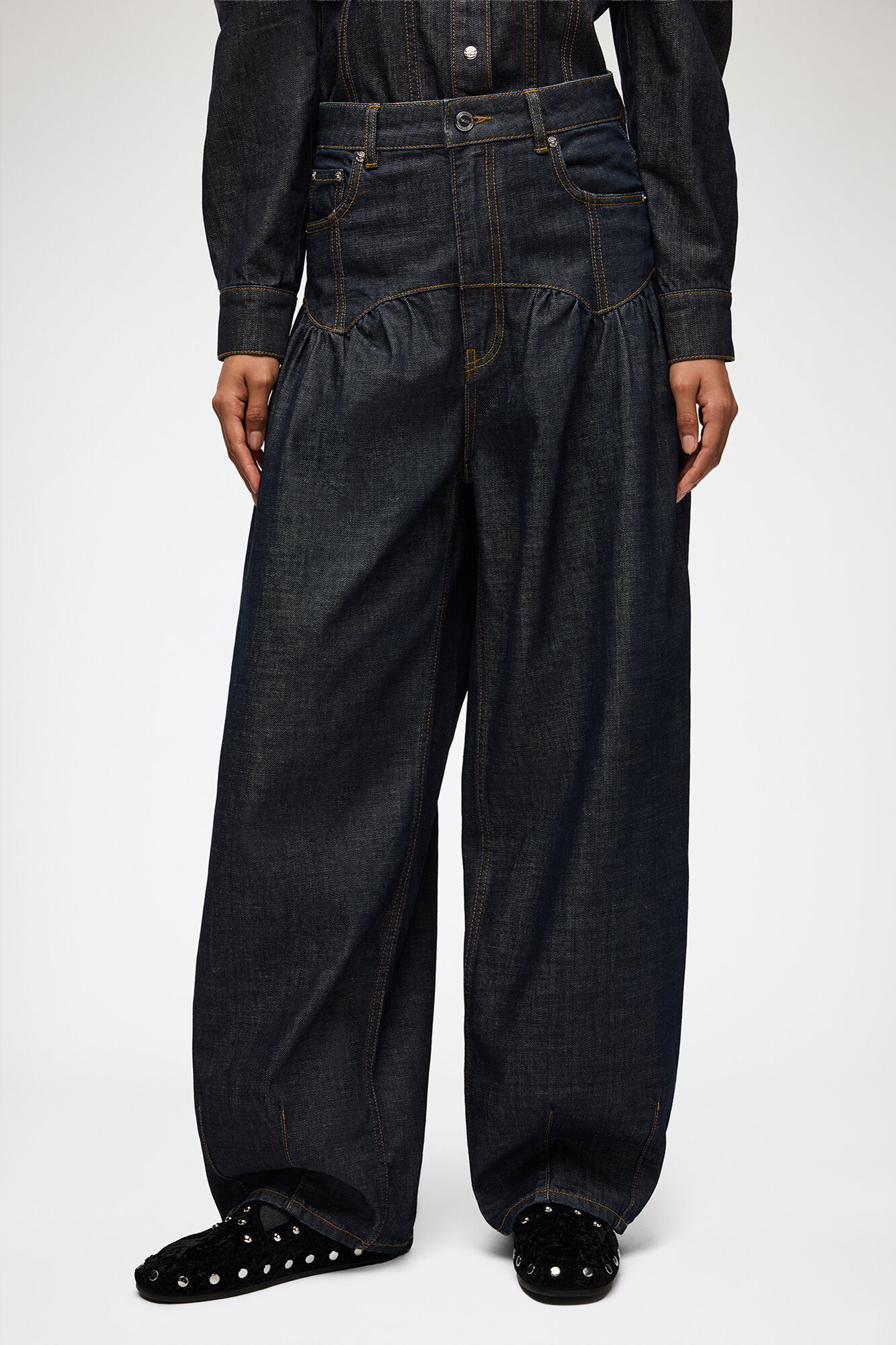 Corset Jeans in Textured Slub Denim, Recycled Cotton, in colour Rinse - 2 - GANNI