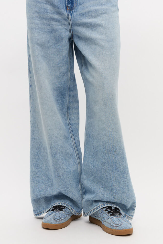 08 Denim Sneakers in Raw Edge, Light Blue Vintage