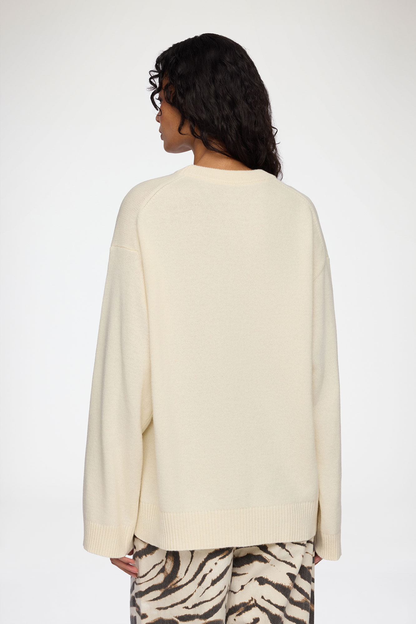 Oversizetröja med jordgubbe, Wool, in colour Egret - 3 - GANNI