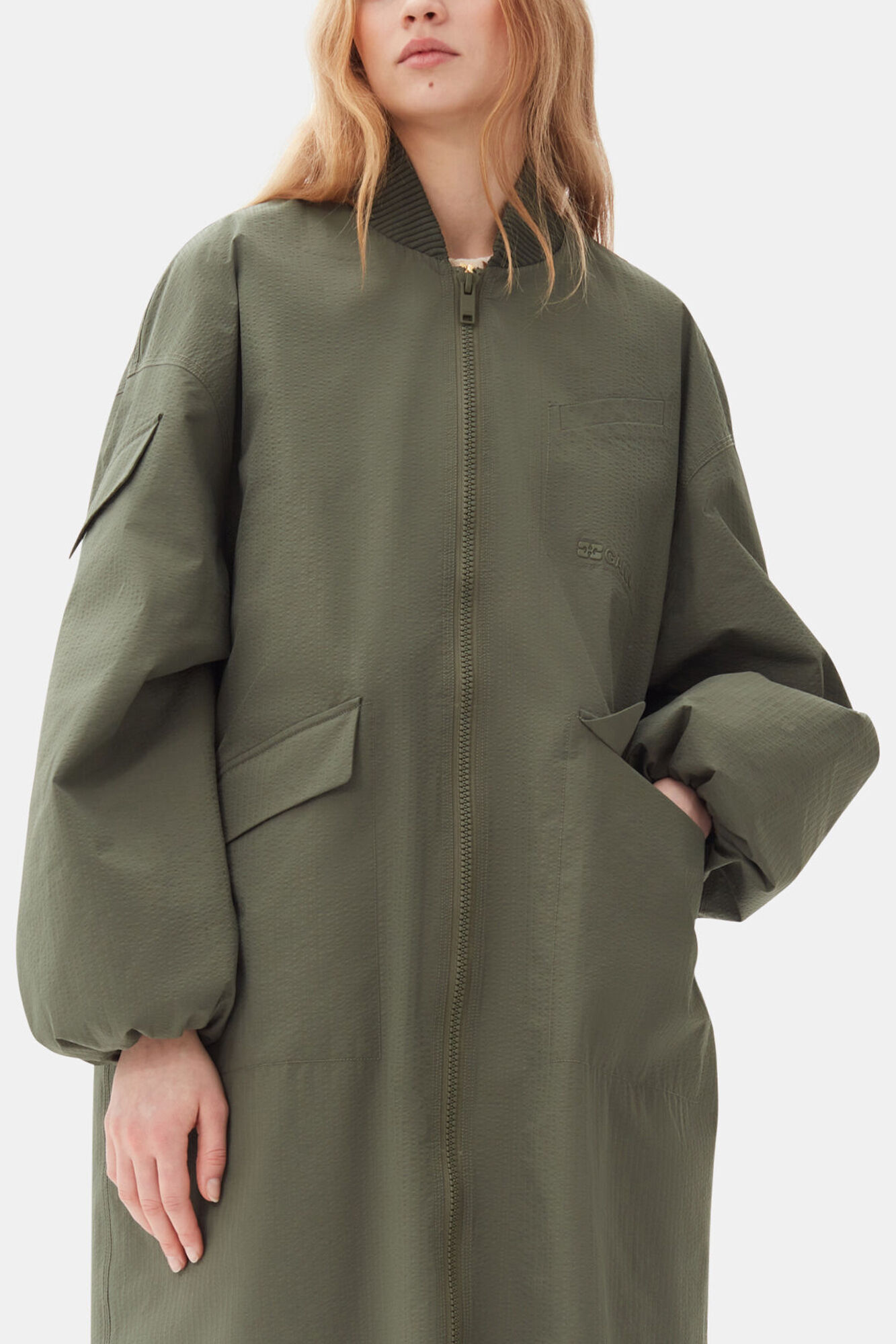 Grønn, overdimensjonert teknisk skallkåpe i kretong, Recycled Polyester, in colour Beetle - 2 - GANNI