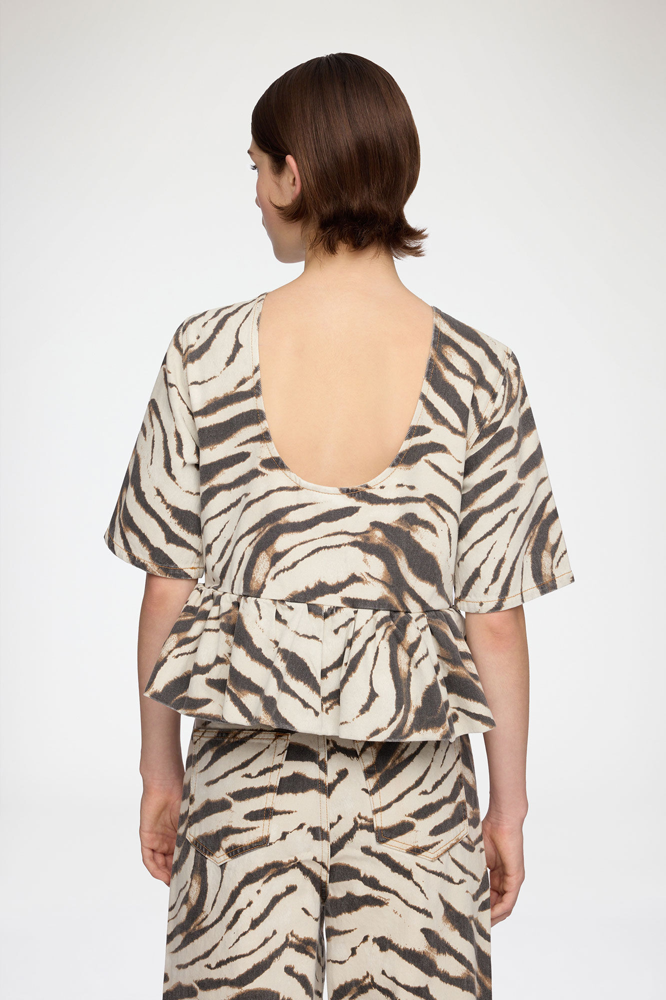Top in Zebra Denim, Organic Cotton, in colour Egret - 3 - GANNI