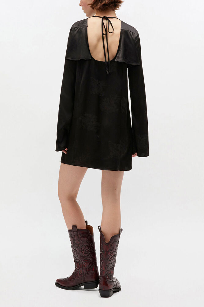 Svart minikjole med rysjer, Black